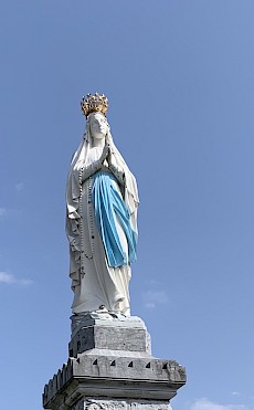 Gekroonde maagd , Heiligdom